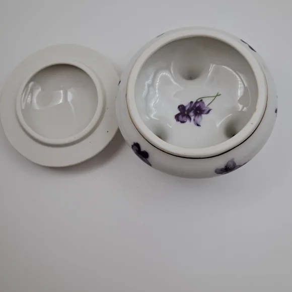 Vintage Norcrest Fine China Footed Trinket Box with Lid - Purple Violets Japan - Picture 6 of 8